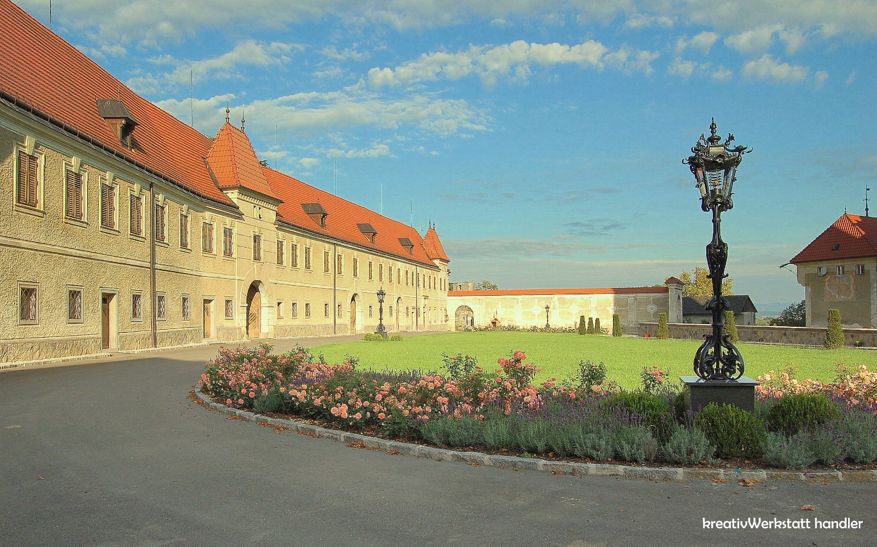 schloss_wallsee_hof.JPG