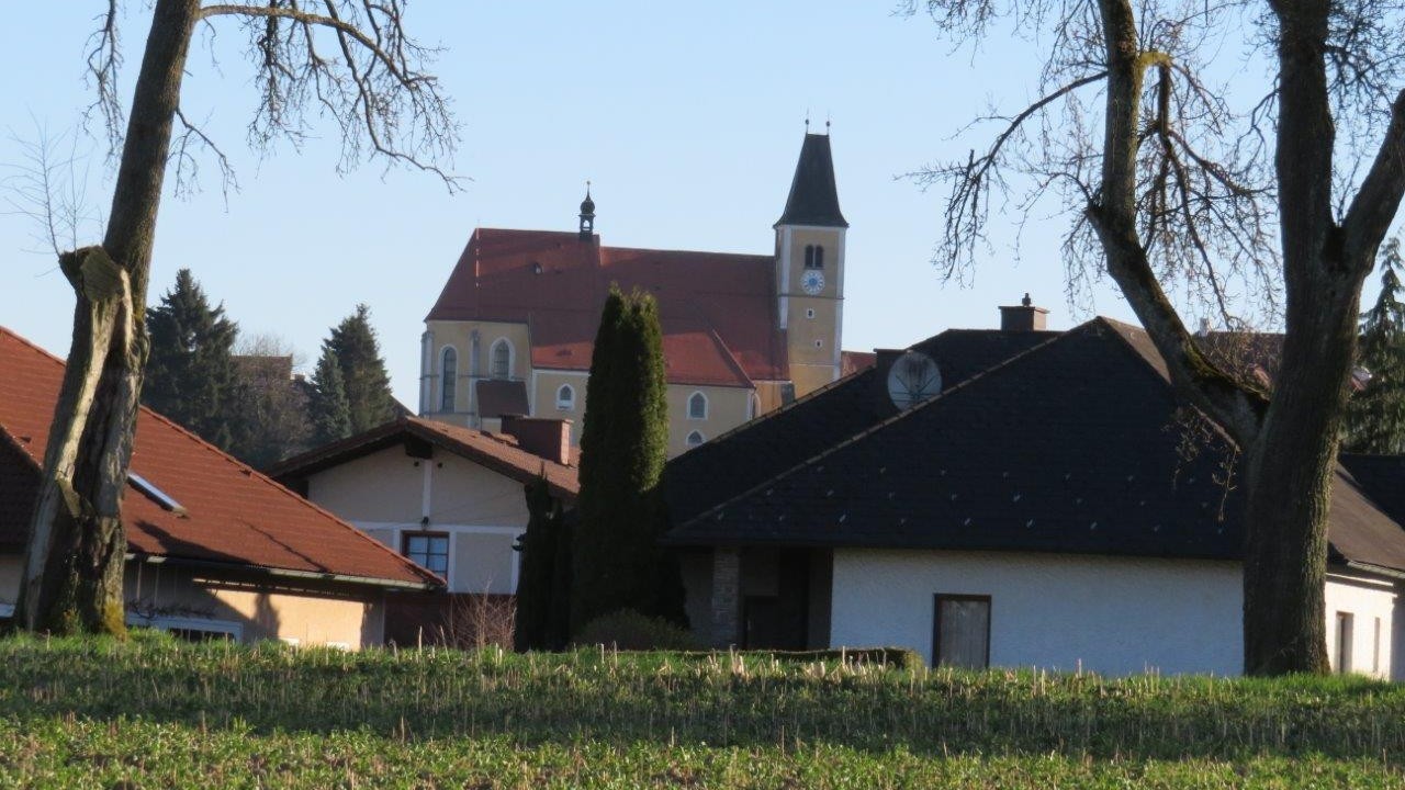 11 Blick Ri.Süden - Ortskirche, Zentrum.jpg