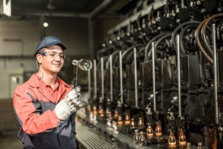 PA_Glasverfahrenstechnik als Lehrberuf bei Vetropack Austria_1.jpg
