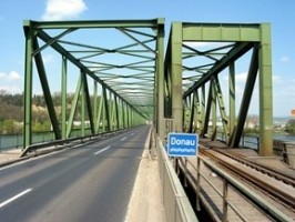 Donaubrücke Mauthausen.jpg