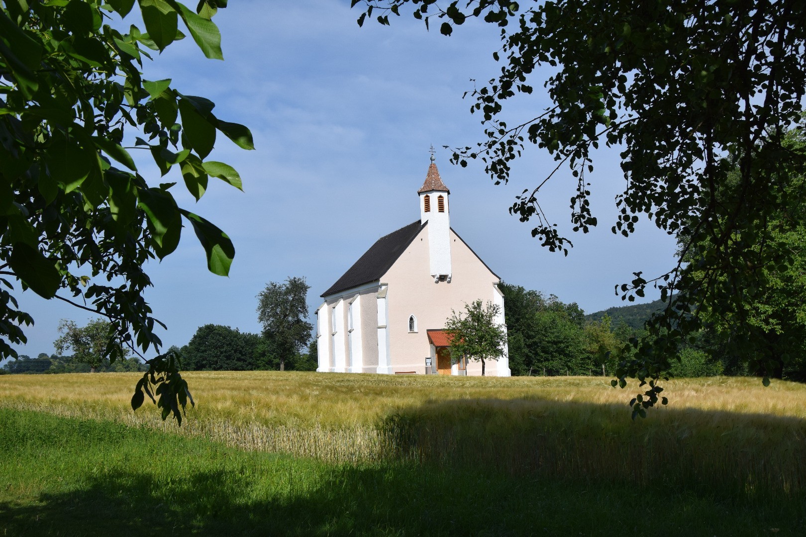 Kirche Wallmersdorf.JPG