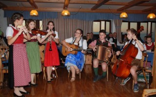 Anna Hörtler, Anna Hafenscher, Pia Büringer, Roxana Meyer, Philipp Hofmacher, Simon Mühlehner.jpg