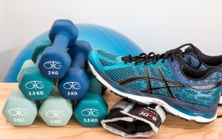 fit pixabay dumbbells-2465478_1920.jpg