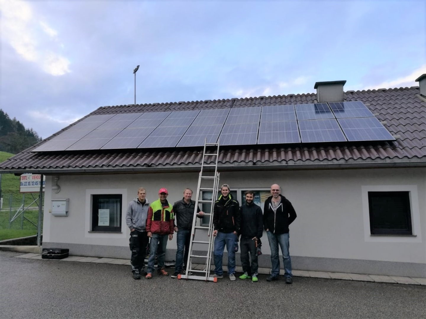 Photovoltaikanlage Sportplatz.jpg