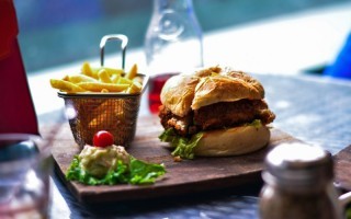 burger_pixabay_food-1081707_1920.jpg