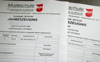 Zeugnis-Bearbeitet.JPG