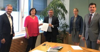 1599076808-1599027920-uebergabe-petition.jpeg