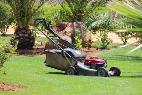 lawn-mower-320799_1280