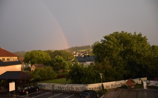 2020-07-28 Regenbogen Sonnenuntergang nach Regenschauer (1).JPG