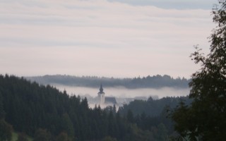 Biberbacher Kirchturm Elfriede Payrleitner.JPG