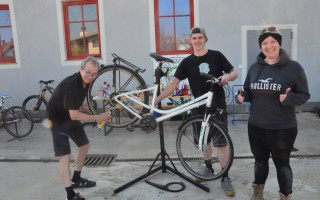 440_0008_8313778_ams13stg_radlreparatur.jpg