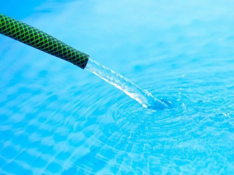 Poolbefuellung_.jpg