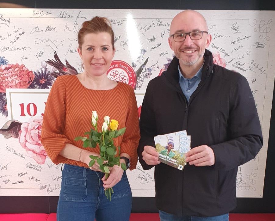 2022_FairTrade-OedOehling_Weltfrauentag-Blumengruss_Mostelleria-Öhling