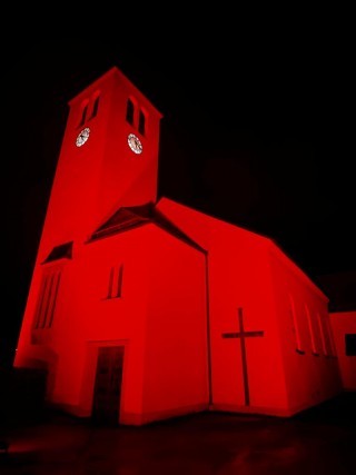Kirche red wednesday.jpg