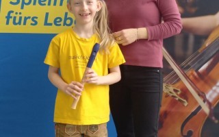 Leonie Hundsberger 1. Preis AG A_mit Christina Traubenek.jpg