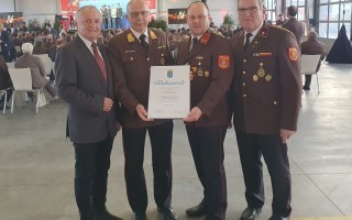 ehrung feuerwehr.jpg