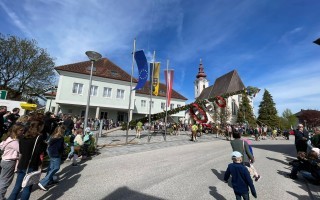Beim Maibaumsetzen.JPG