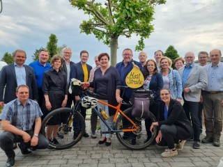 Pressefoto 1_Startschuss für das Großprojekt Donauradweg 3.0_(c)Moststraße.jpg