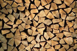 firewood-287015_1920.jpg