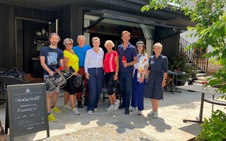 1_Gruppenfoto vor dem Refugium Lunz (c) Refugium Lunz.jpg