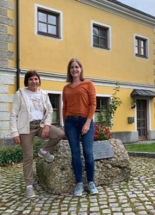 Dr. Ulrike Stierschneider und Hebamme Lucia Kralovec-Sollböck 