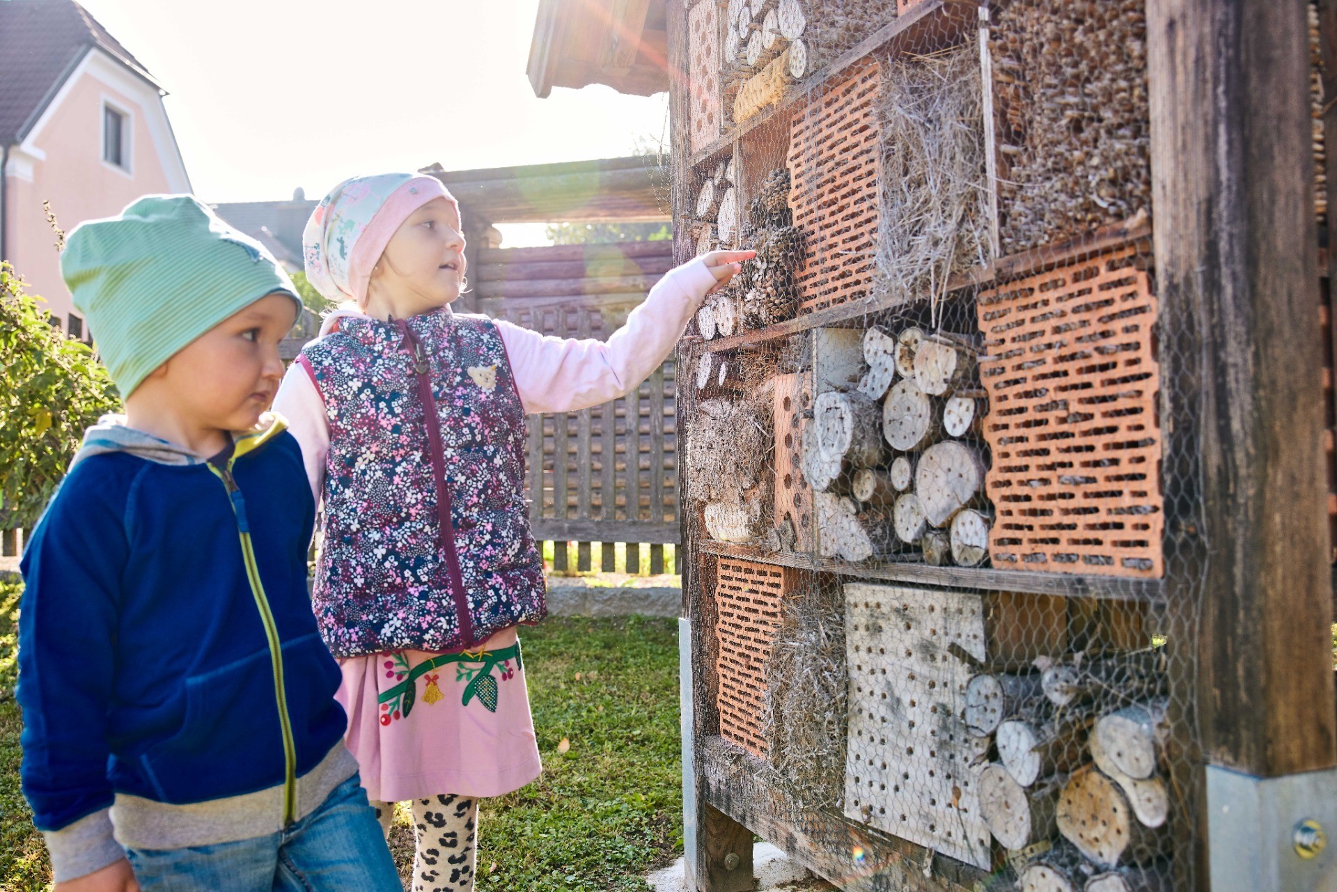 Insektenhotel Erde-Feuer-Garten JF.jpg