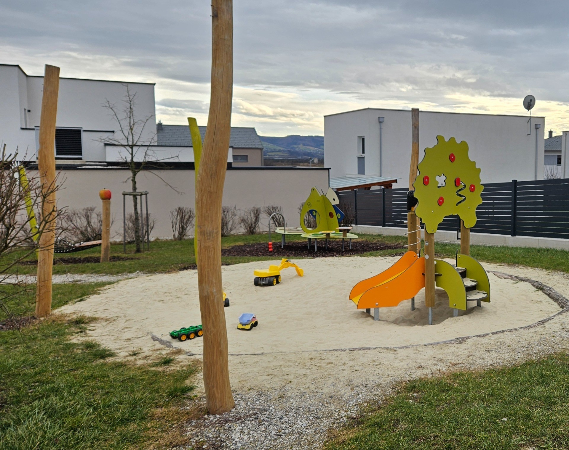 Sandkasten inkl. Kleinkindrutsche