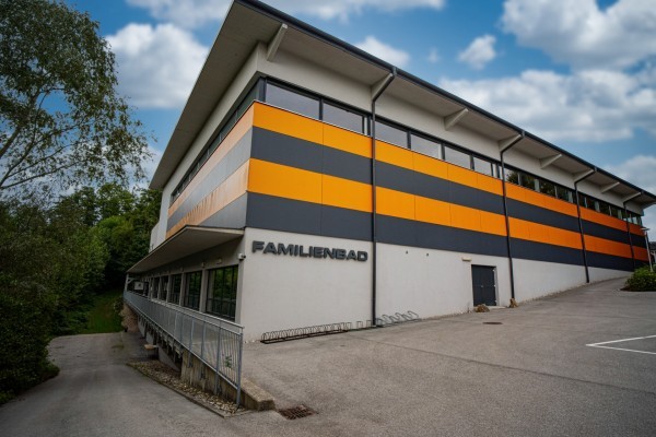 Familienbad Foto außen Wieseneder Stefan