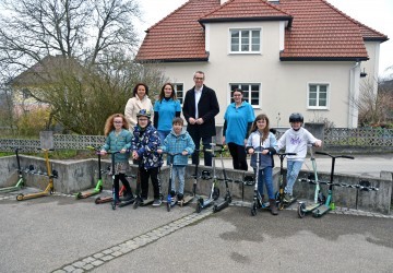 Rollerständer Volksschule.jpg