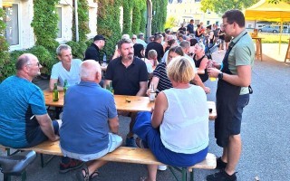 Bürgermeister grillt.jpg