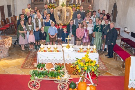 Erntedankfest 2024 KG Toberstetten Gestaltung Erntekrone u hl Messe.jpg