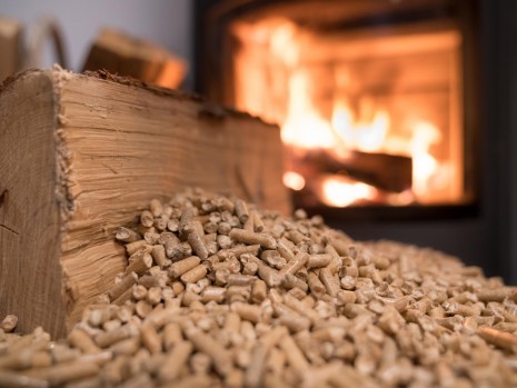 holz-heizen_AdobeStock_244576184