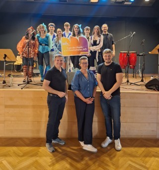 Band Plan C mit MSL Hubert Kerschbaumer, Lucia Scherzenlehner und Bandleiter Johannes Breiteneder.jpg