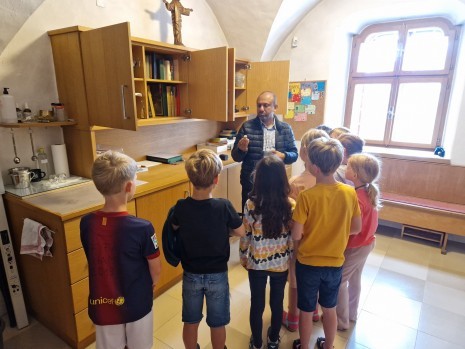 2ab_Besuch_bei_Pfr_Wilson (1).jpg
