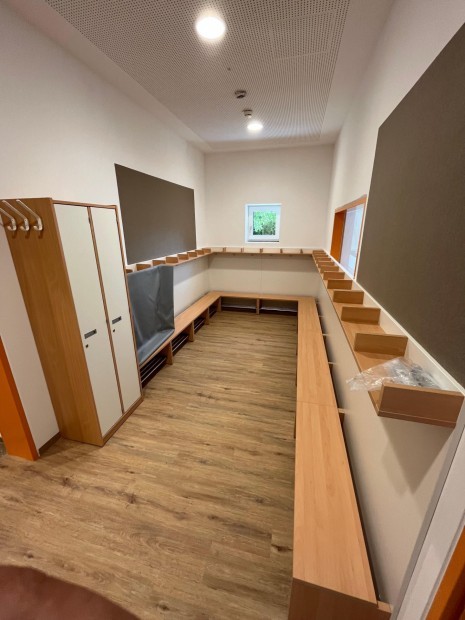 2025-KW 33_Garderobe_TBE.jpg