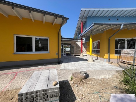 2025-KW 33_Pflasterarbeiten_Aussenbereich.jpg