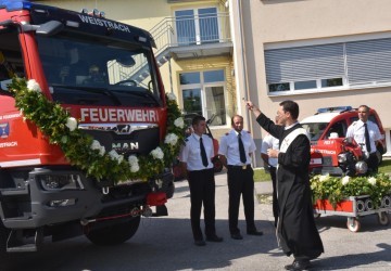 1_Segnung durch Pater Andreas Tüchler.JPG