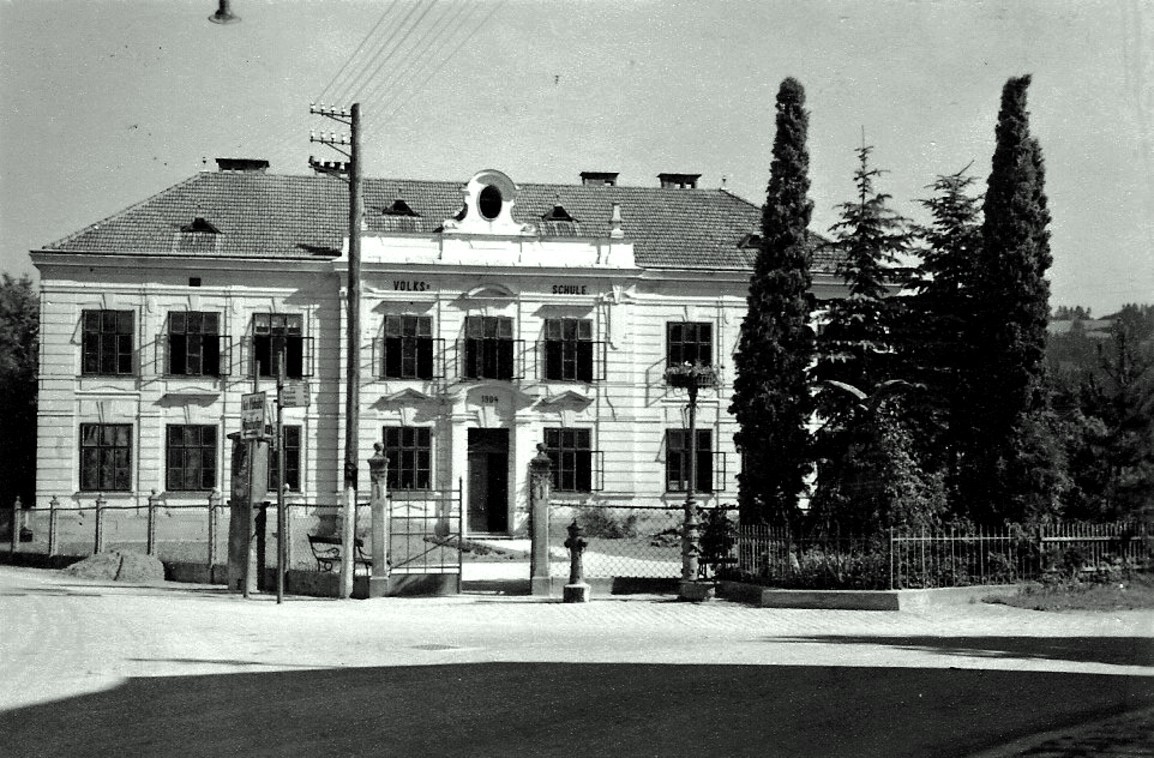Volksschule um 1906 HH.jpg