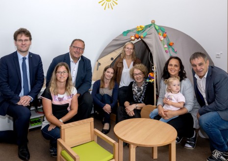 Bezirkshauptmann-Stellvertreter Mag. Manuel Höfer, Astrid Kellerer, BGM Christian Lothspieler, Isabella Gschwandegger, Stefanie Haselsteiner, Landesrätin Mag.a Christiane Teschl-Hofmeister, Monika Luger und Landtagsabgeordneter Anton Erber in der TBE