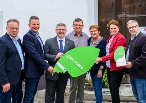 GC-Hoftafelübergabe Seniorentageszentrum Zeillern (c) NLK Burchhart.jpg