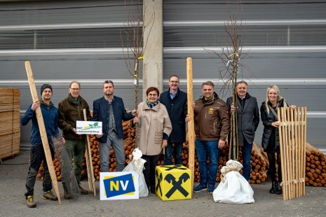 Pressefoto 1 mit den Sponsoren.jpg