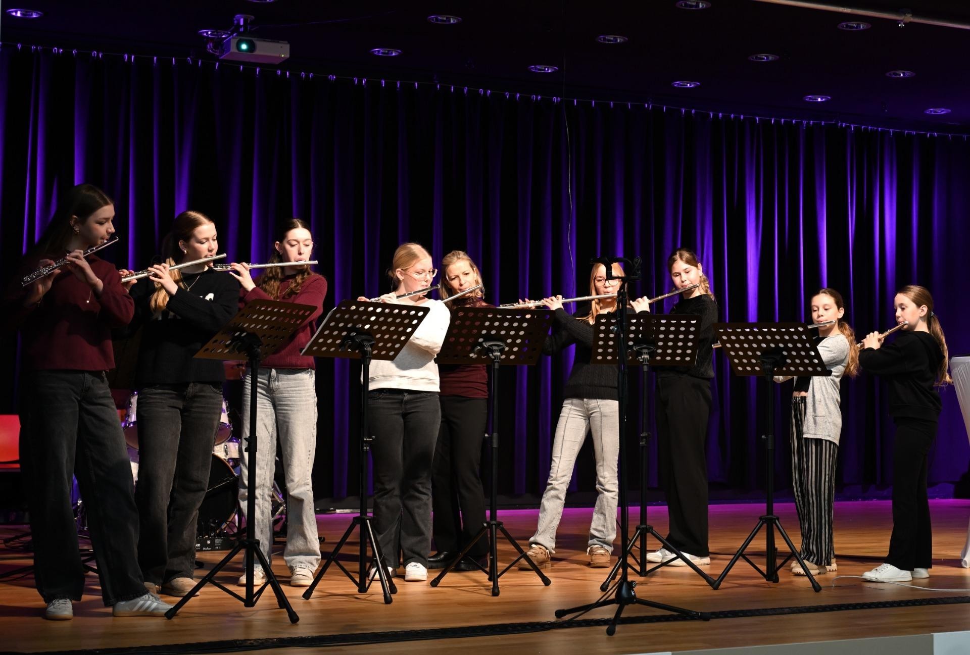 DJD_6087