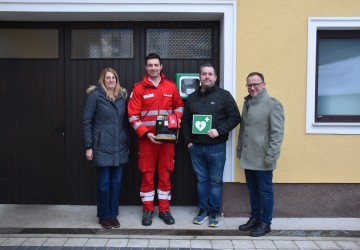 2026-02-02 Übergabe Defibrillator Fam. Dorfer, Haindl (9).JPG
