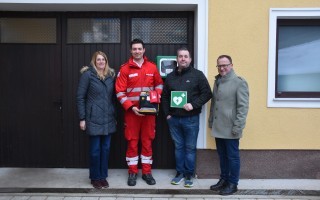 2026-02-02 Übergabe Defibrillator Fam. Dorfer, Haindl (9).JPG