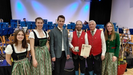 Ehrung Kitzberger Leopold - silbere Ehrennadel.jpg