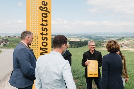 Pressefoto-2-Moststraße-in-neuem-Gewand_c-mostropolis.at.jpg