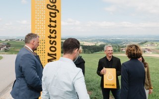Pressefoto-2-Moststraße-in-neuem-Gewand_c-mostropolis.at.jpg