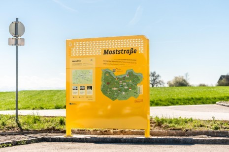 Pressefoto-5-Moststraße-in-neuem-Gewand_Gemeinde-Infopoint_c-Cleanhill-Studios.jpg