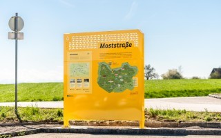 Pressefoto-5-Moststraße-in-neuem-Gewand_Gemeinde-Infopoint_c-Cleanhill-Studios.jpg