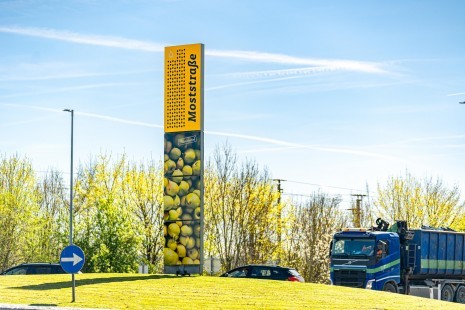 Pressefoto-4-Moststraße-in-neuem-Gewand_Pylon_c-Cleanhill-Studios.jpg
